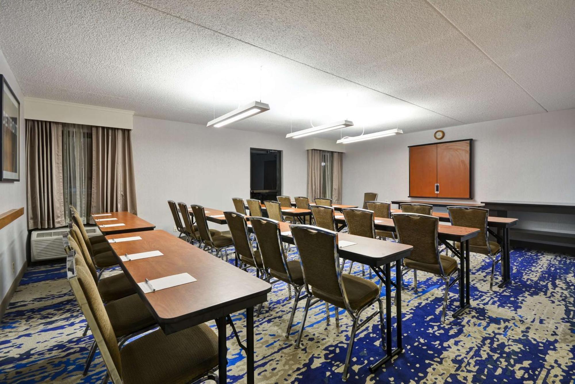 Hampton Inn Detroit Northville Екстериор снимка