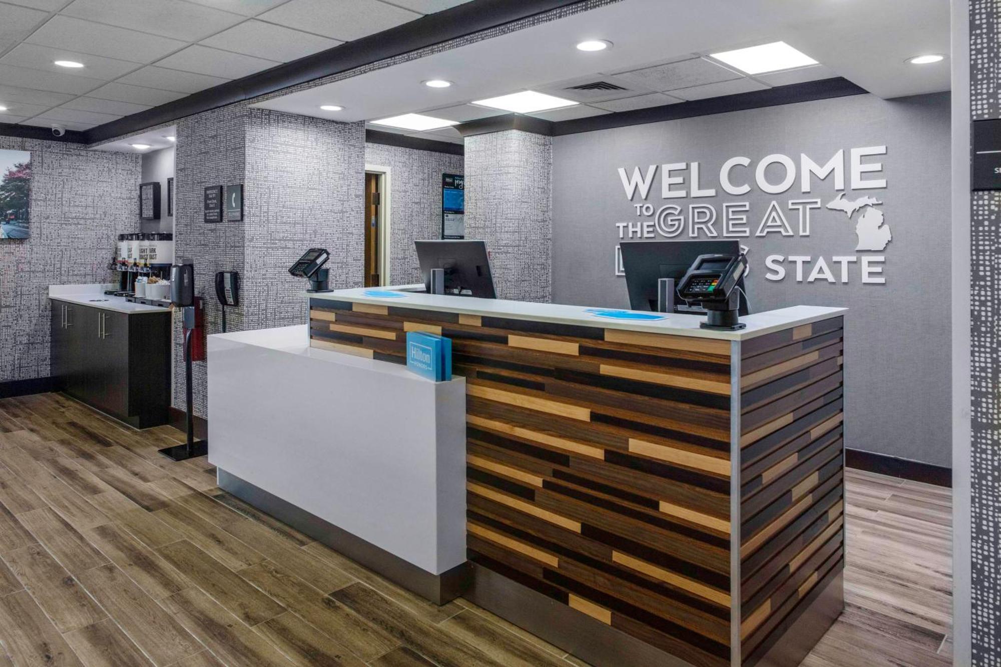 Hampton Inn Detroit Northville Екстериор снимка