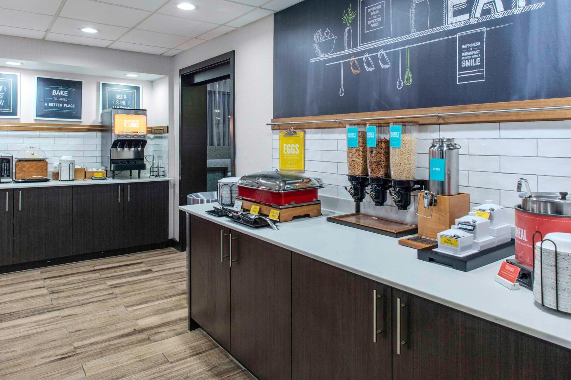 Hampton Inn Detroit Northville Екстериор снимка