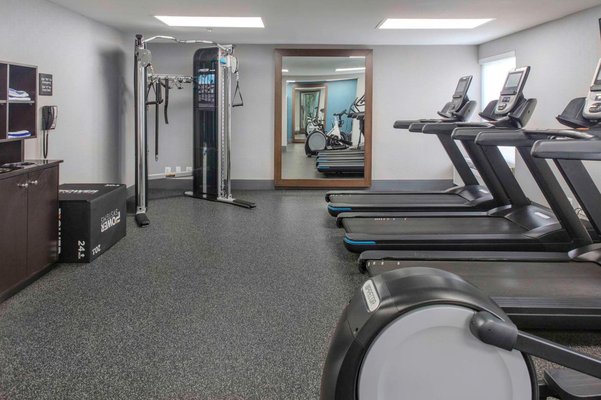 Hampton Inn Detroit Northville Екстериор снимка