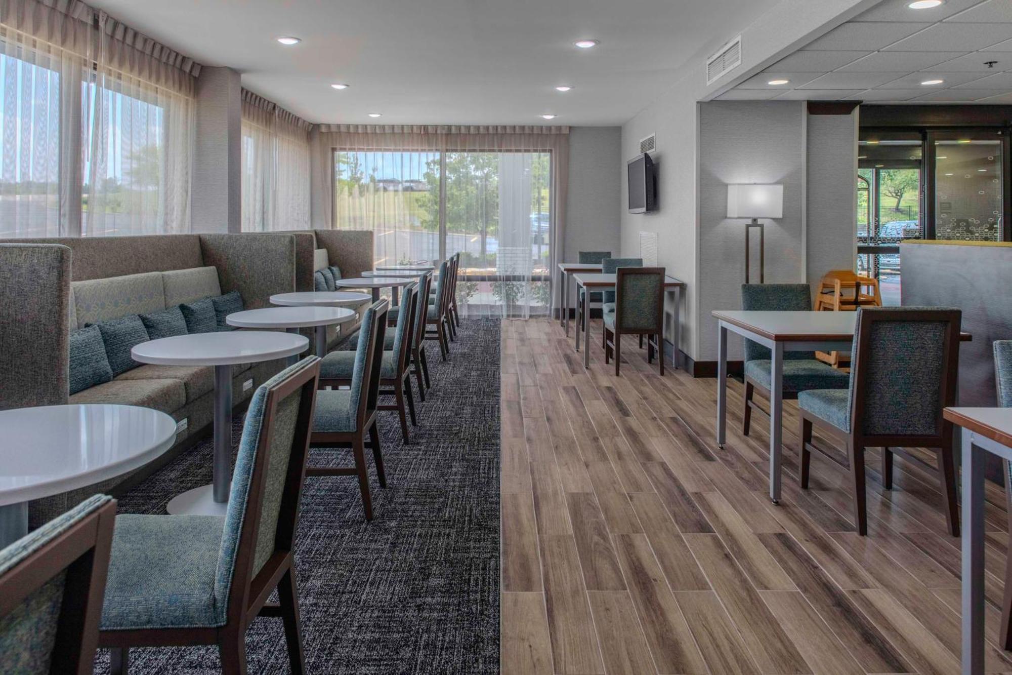 Hampton Inn Detroit Northville Екстериор снимка