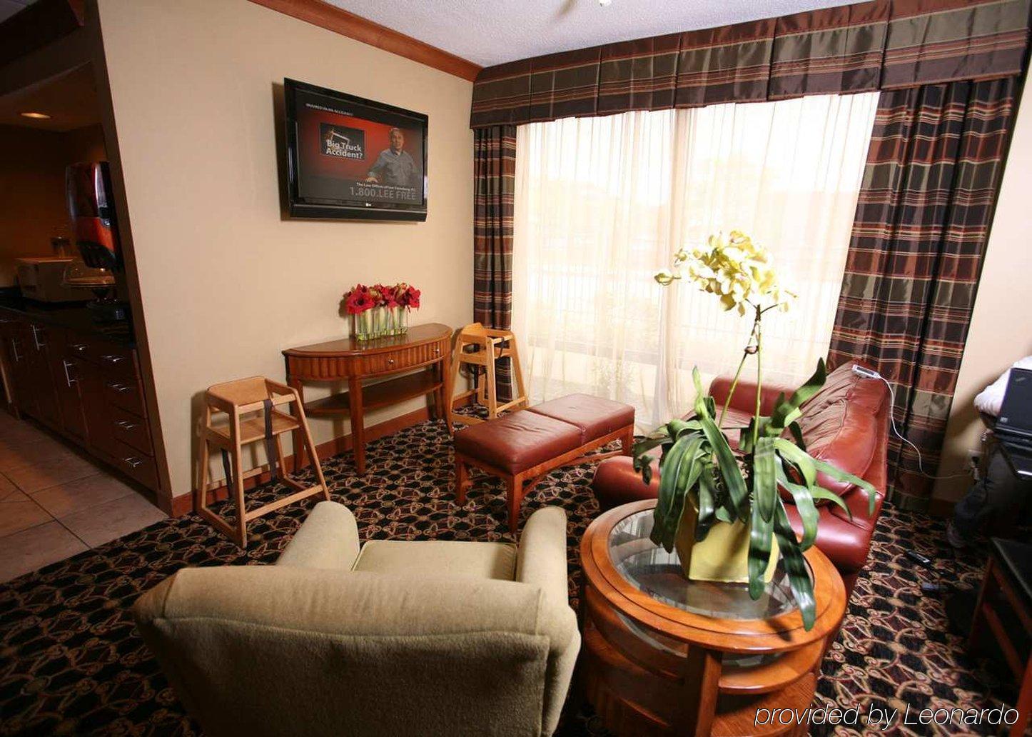 Hampton Inn Detroit Northville Стая снимка