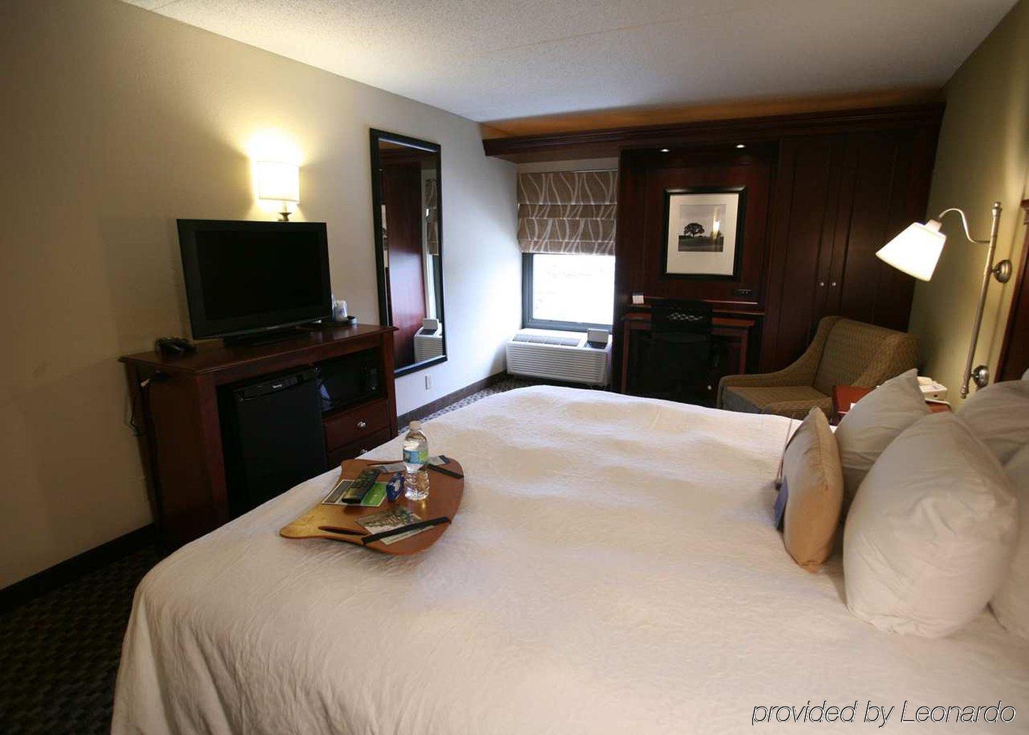 Hampton Inn Detroit Northville Стая снимка