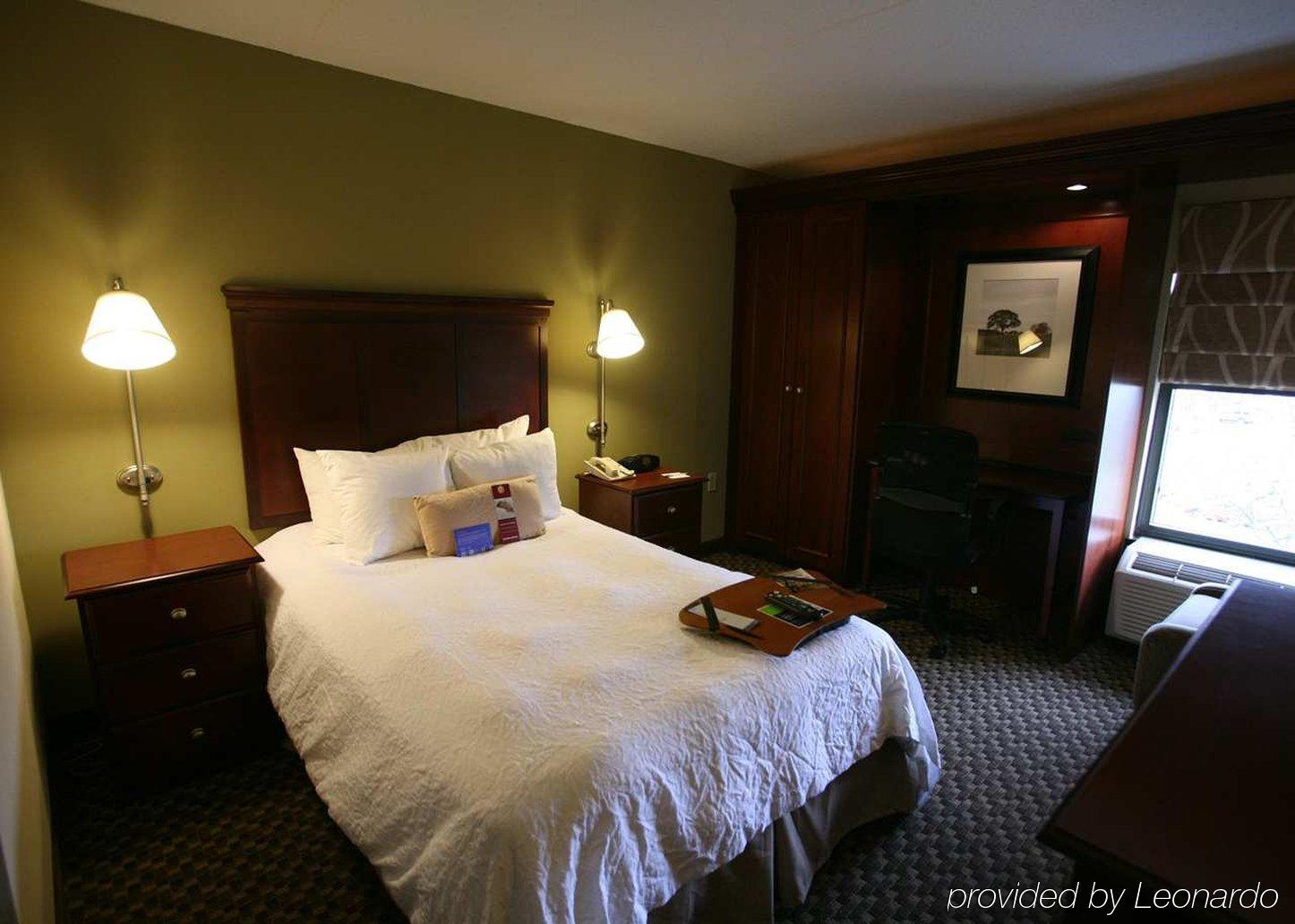 Hampton Inn Detroit Northville Стая снимка