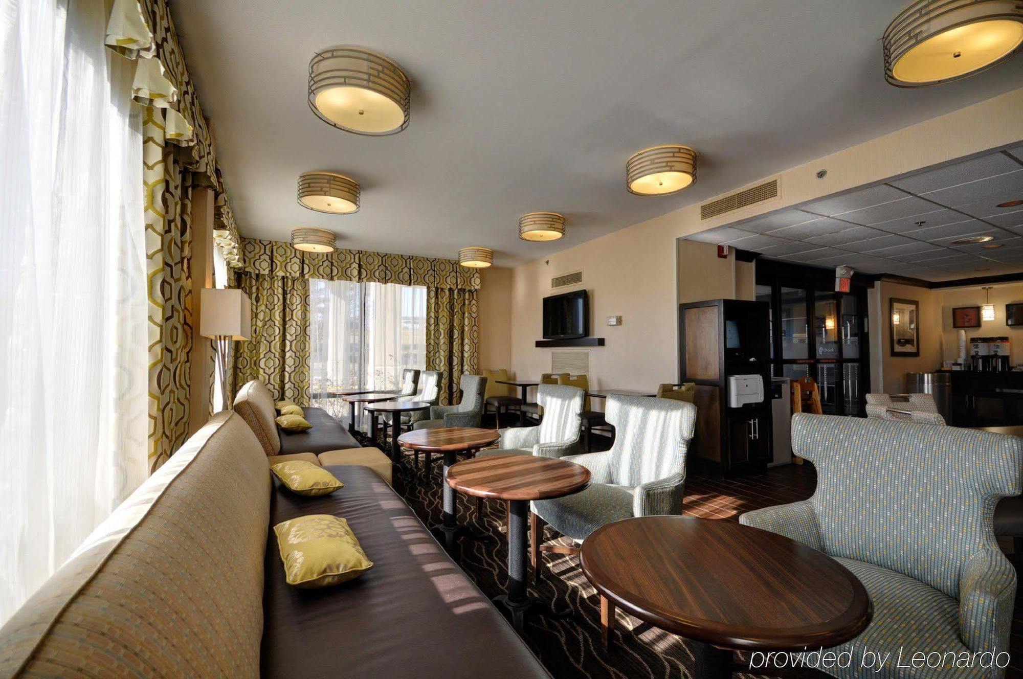 Hampton Inn Detroit Northville Екстериор снимка