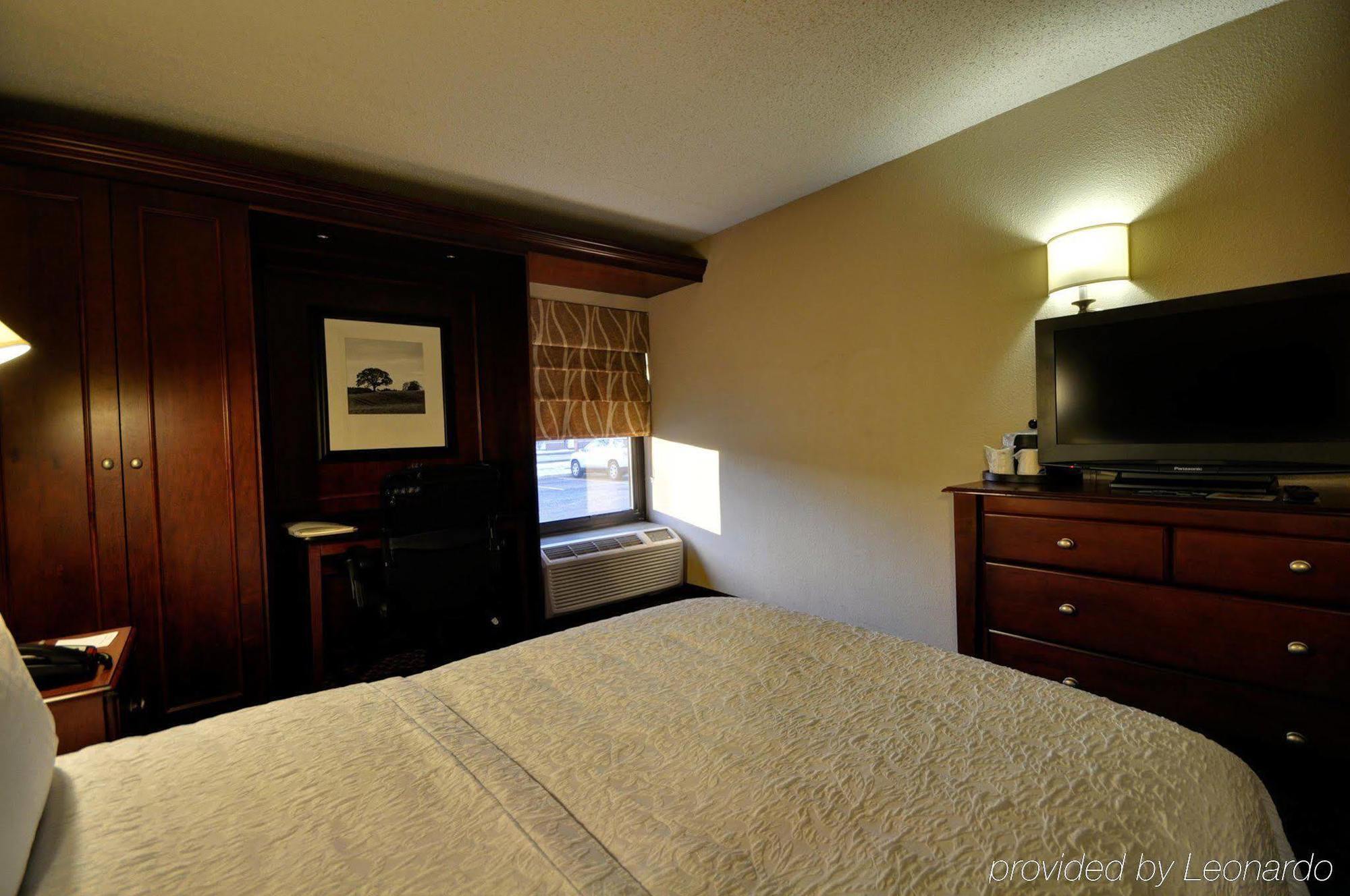 Hampton Inn Detroit Northville Екстериор снимка