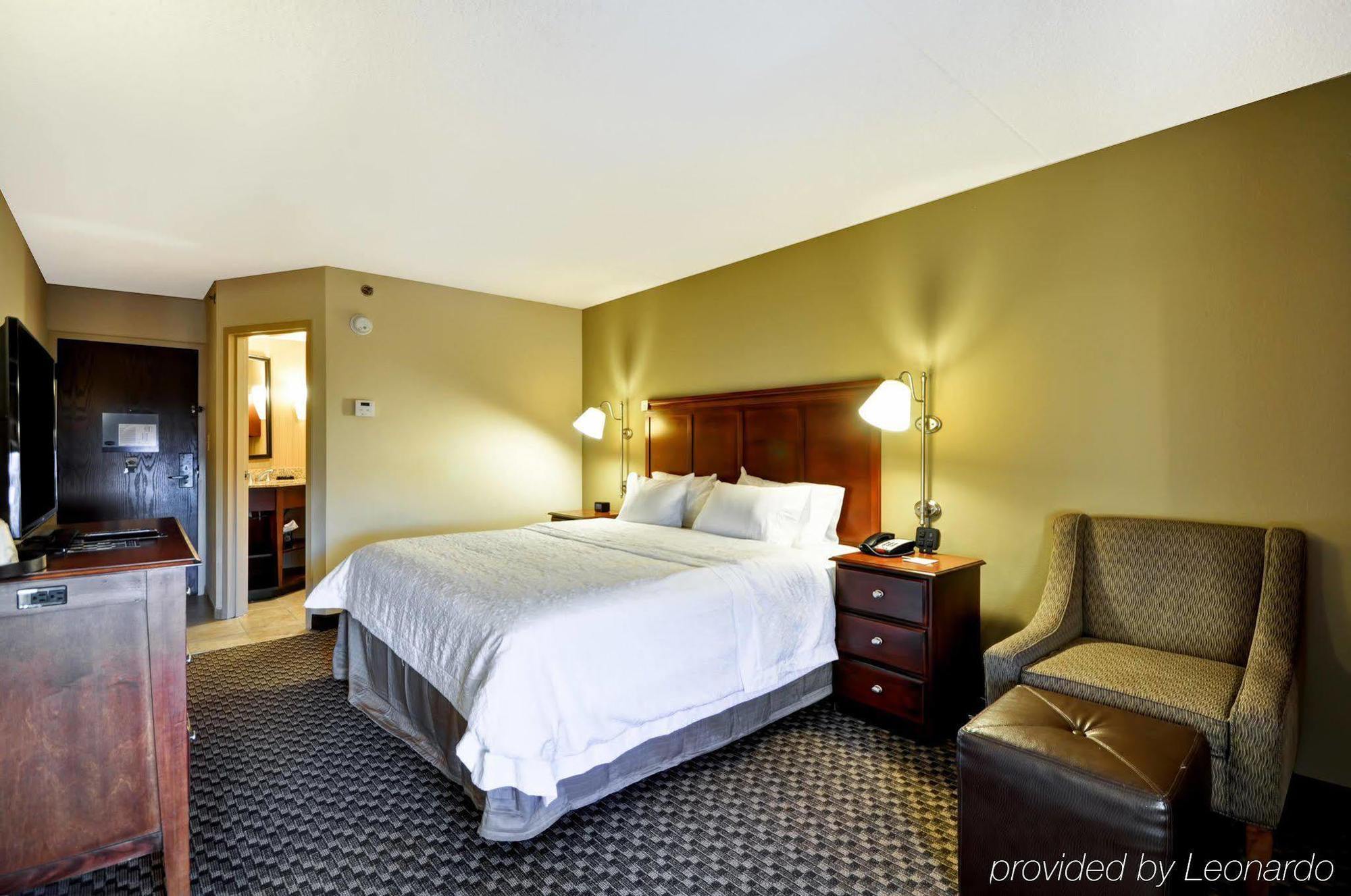 Hampton Inn Detroit Northville Екстериор снимка