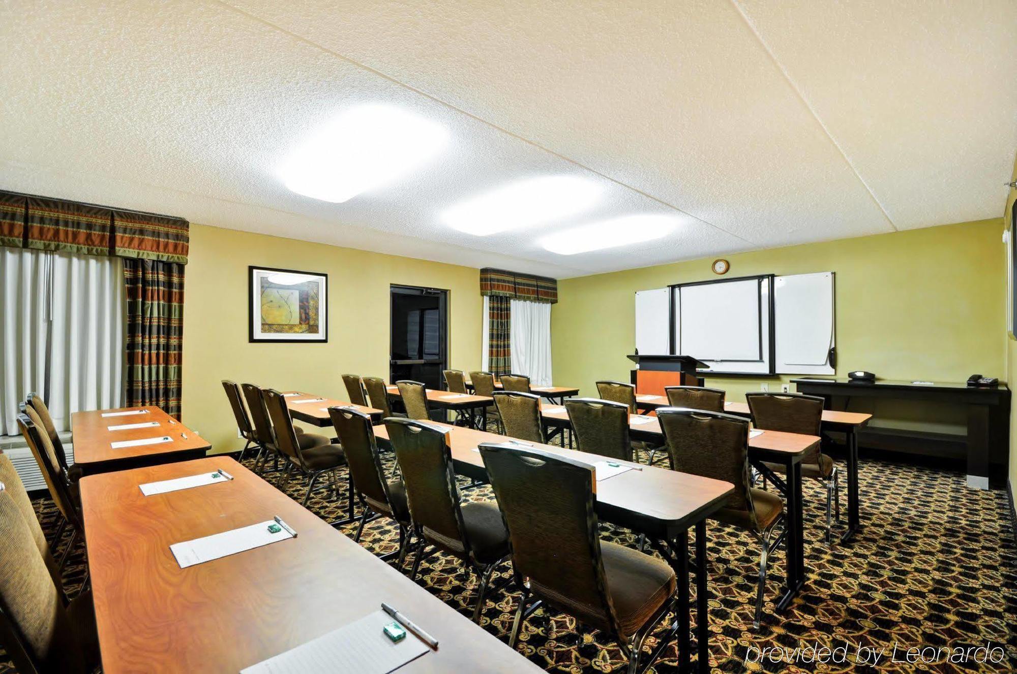 Hampton Inn Detroit Northville Екстериор снимка
