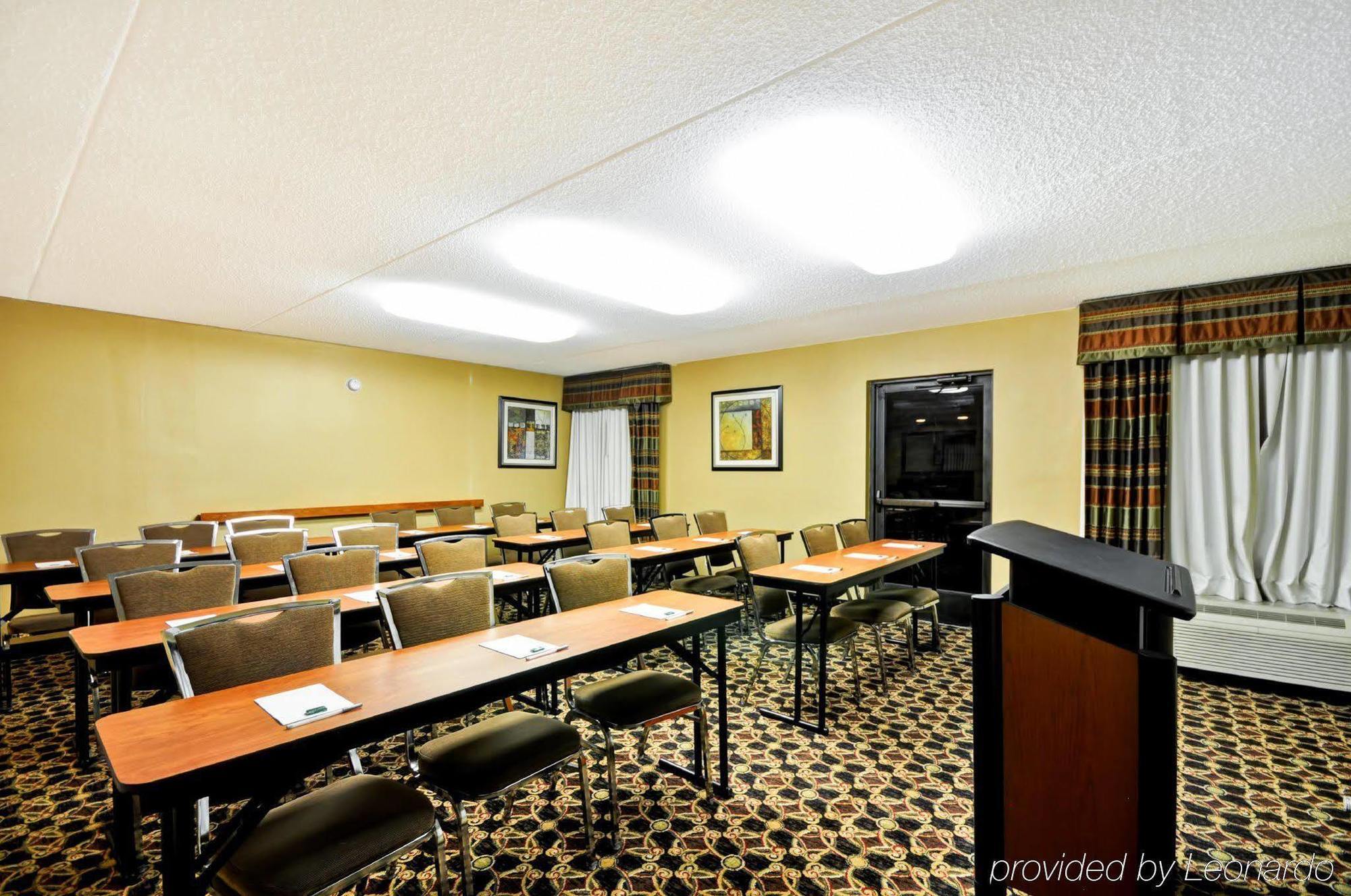 Hampton Inn Detroit Northville Екстериор снимка