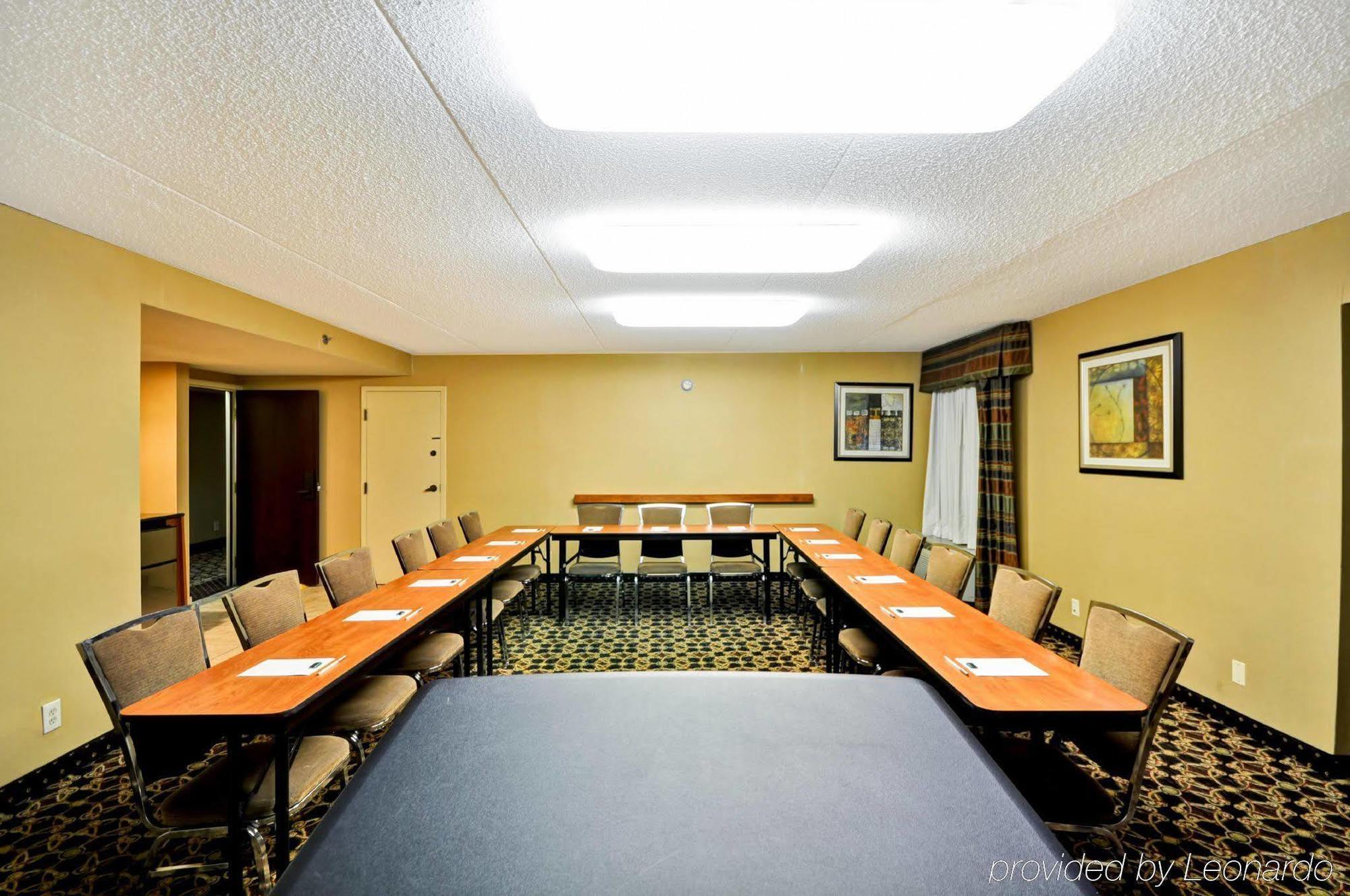 Hampton Inn Detroit Northville Екстериор снимка