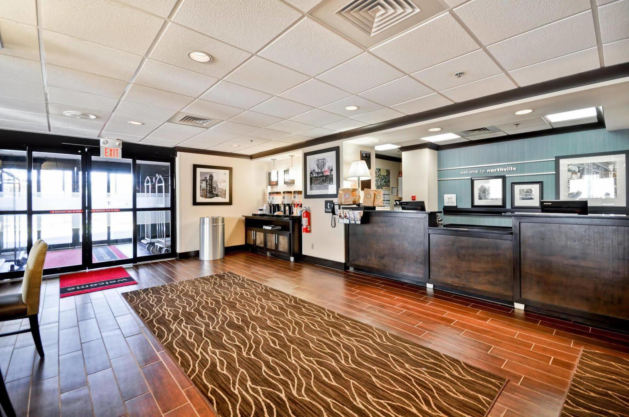 Hampton Inn Detroit Northville Екстериор снимка