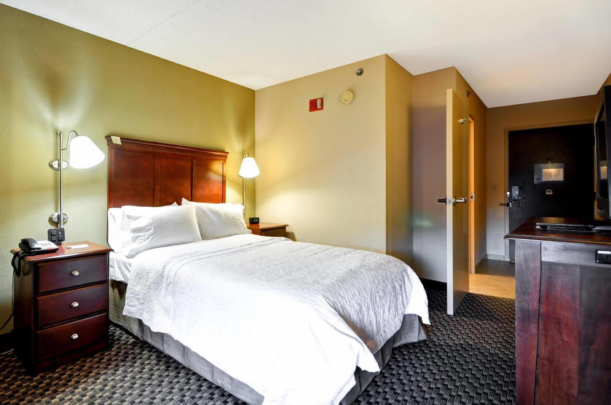 Hampton Inn Detroit Northville Екстериор снимка