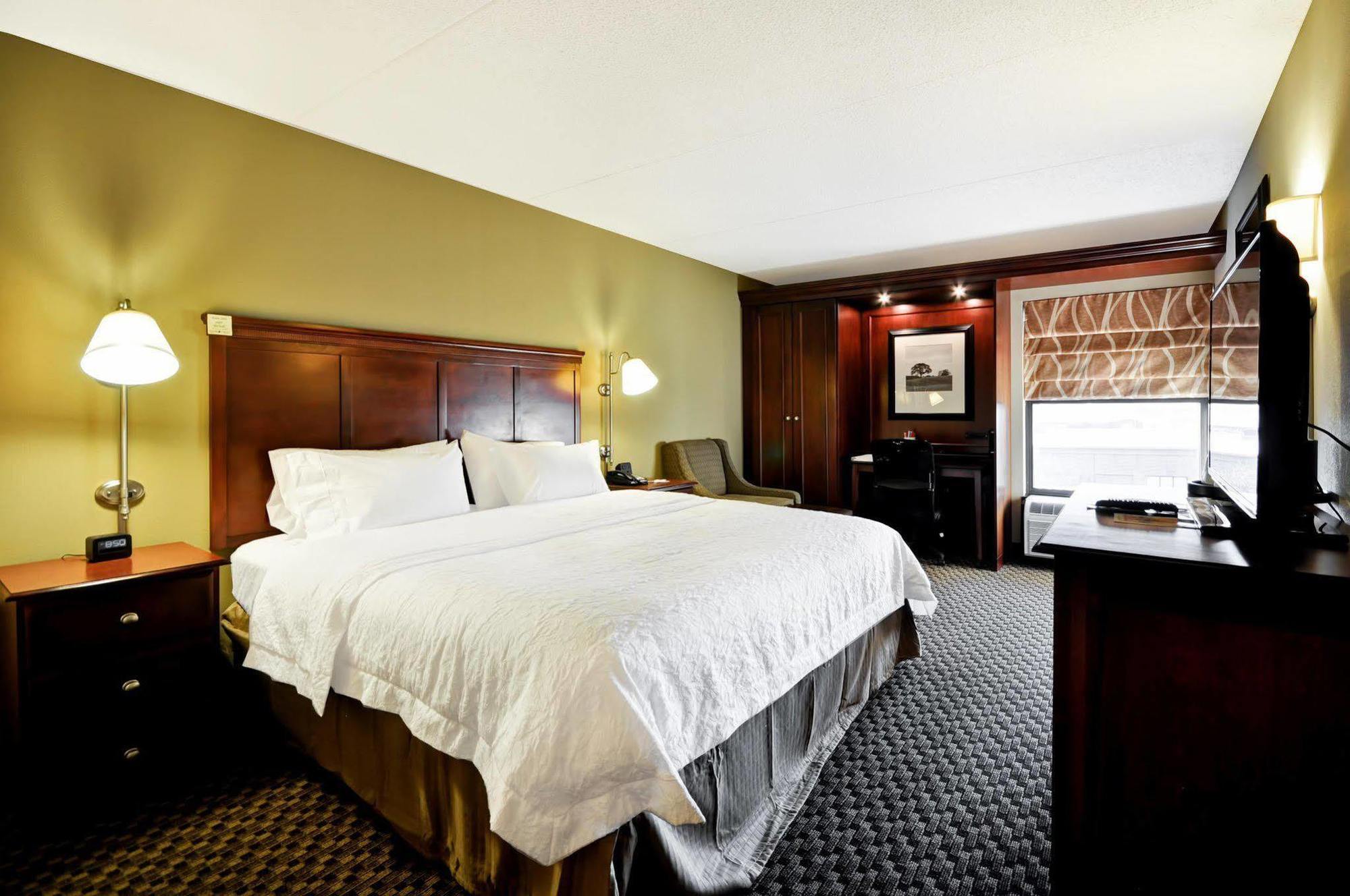 Hampton Inn Detroit Northville Екстериор снимка