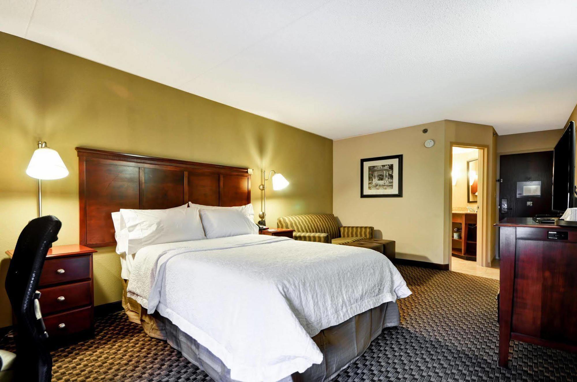 Hampton Inn Detroit Northville Екстериор снимка
