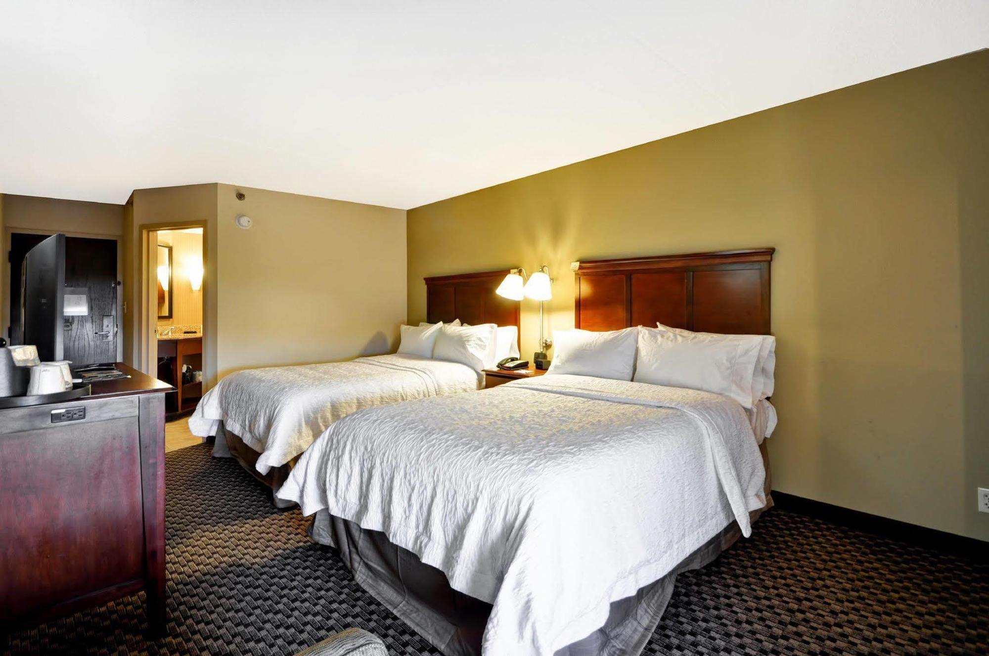 Hampton Inn Detroit Northville Екстериор снимка