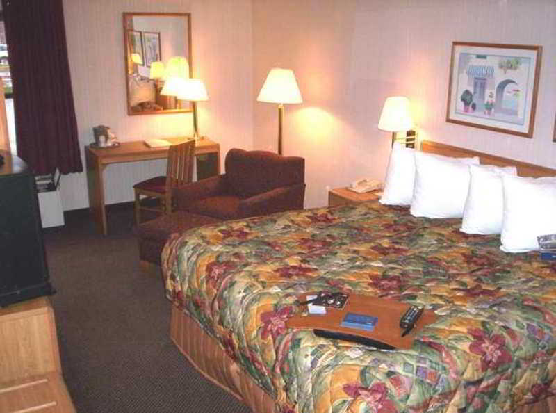 Hampton Inn Detroit Northville Стая снимка
